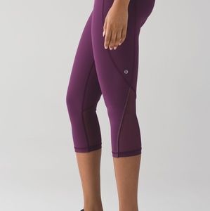 💜Lululemon Free Runner Crop in Plum💜